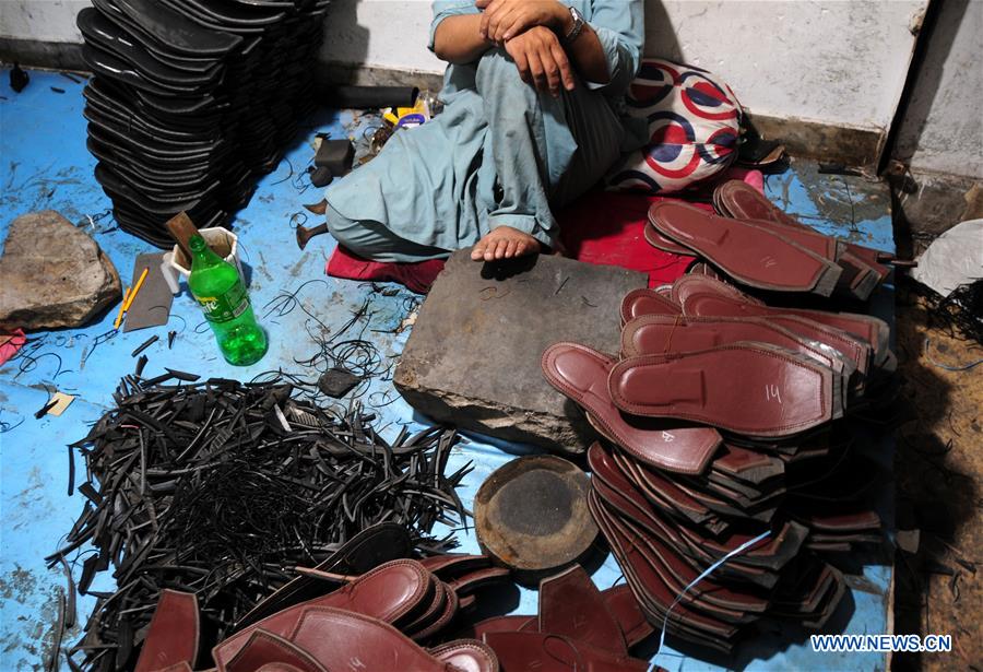 PAKISTAN-PESHAWAR-EID AL-FITR-SHOE-MAKING