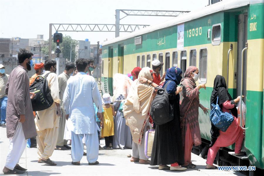 PAKISTAN-LAHORE-TRAIN SERVICE-RESUMPTION