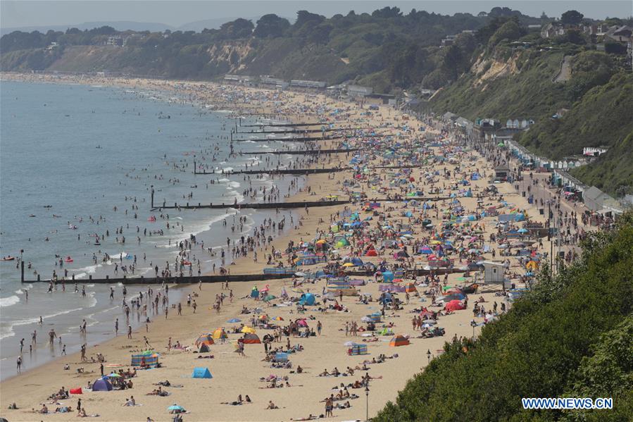 BRITAIN-BOURNEMOUTH-COVID-19-BEACH