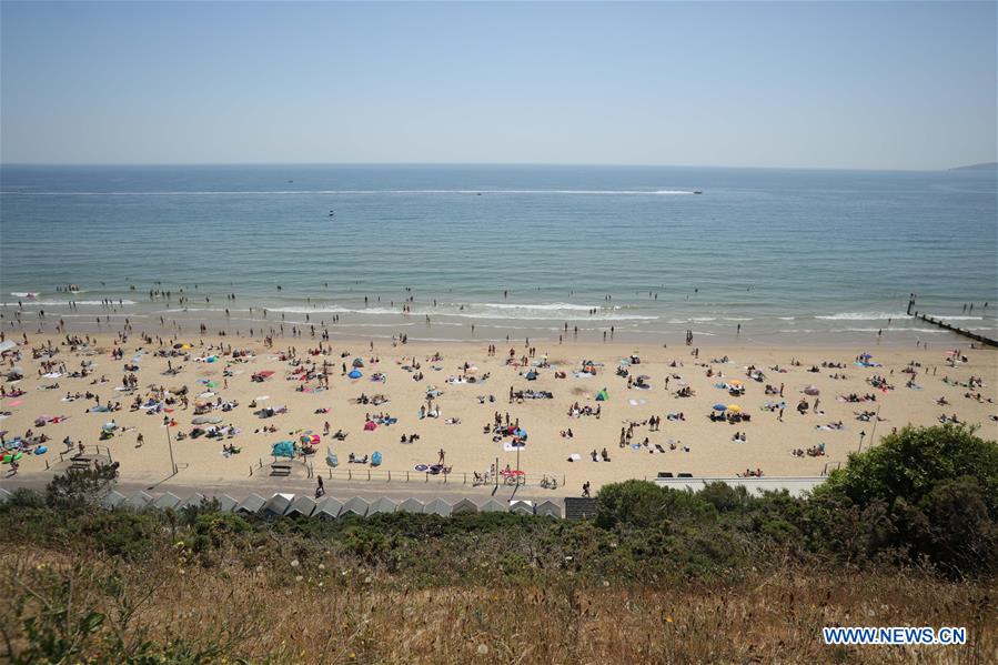 BRITAIN-BOURNEMOUTH-COVID-19-BEACH