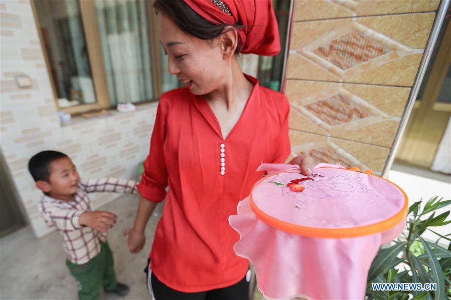 CHINA-GANSU-FEMALE EMBROIDERERS (CN)