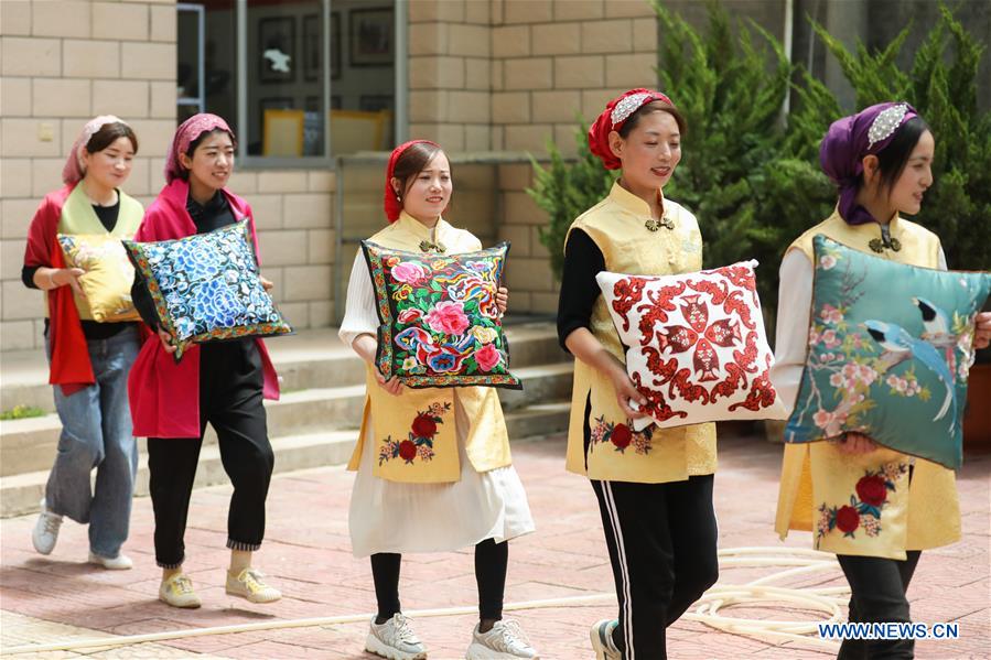 CHINA-GANSU-FEMALE EMBROIDERERS (CN)