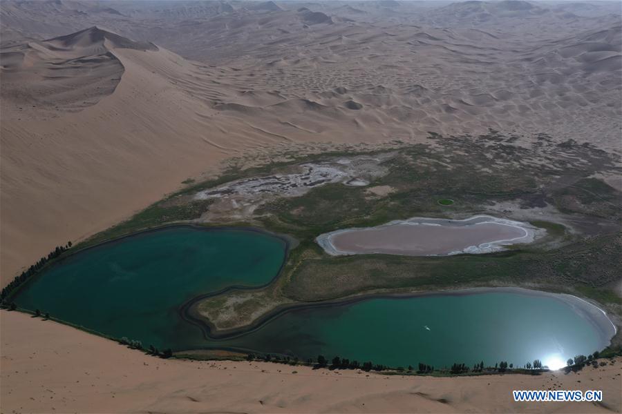 CHINA-INNER MONGOLIA-DESERT-LAKE VIEW (CN)