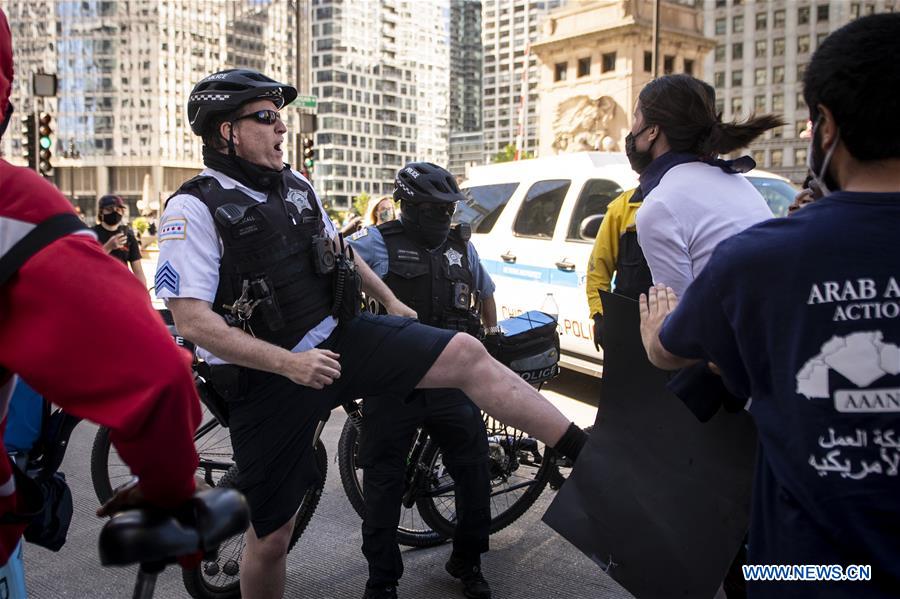 U.S.-CHICAGO-PROTEST-CURFEW