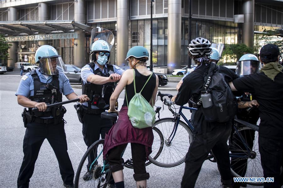 U.S.-CHICAGO-PROTEST-CURFEW