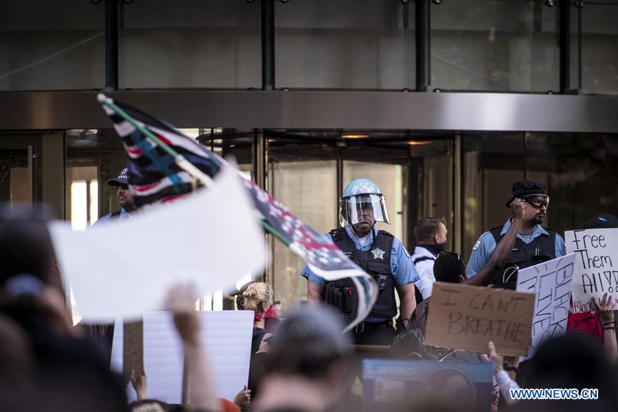 U.S.-CHICAGO-PROTEST-CURFEW