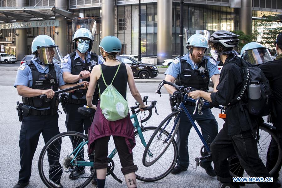 U.S.-CHICAGO-PROTEST-CURFEW