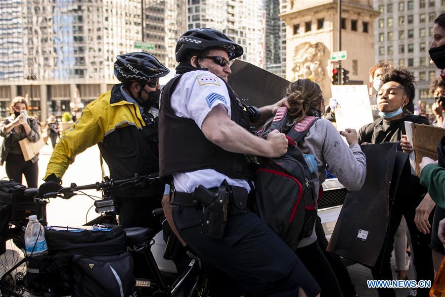 U.S.-CHICAGO-PROTEST-CURFEW