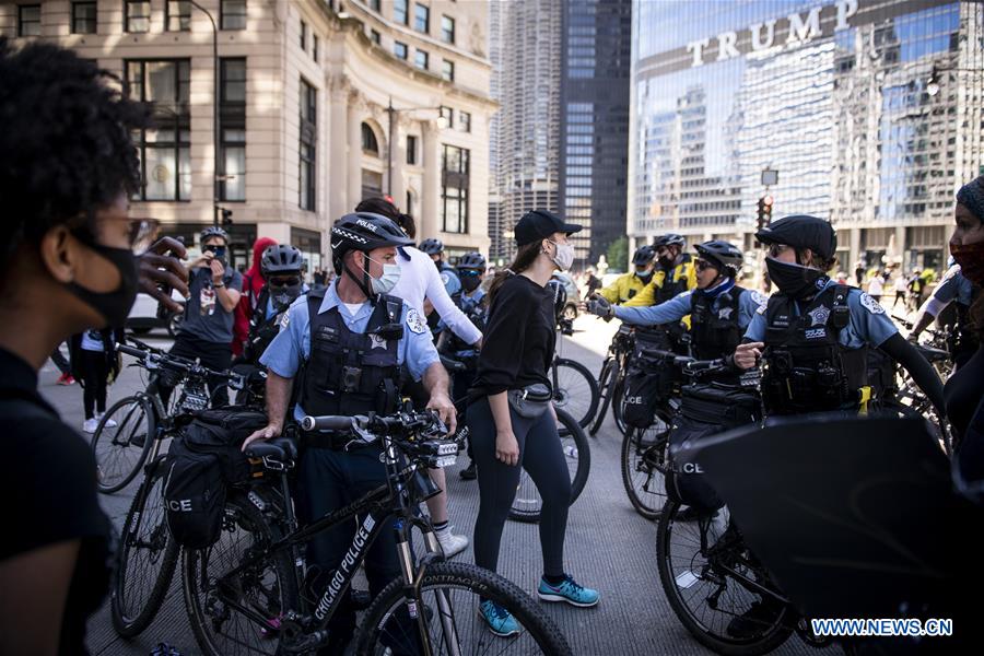 U.S.-CHICAGO-PROTEST-CURFEW