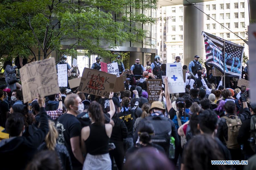 U.S.-CHICAGO-PROTEST-CURFEW