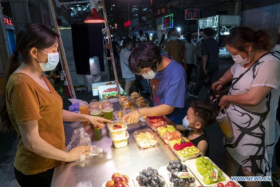 CHINA-HUBEI-WUHAN-NIGHT MARKET (CN)