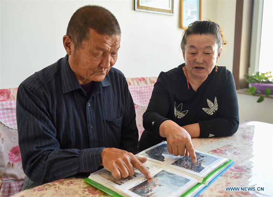 CHINA-INNER MONGOLIA-ERDOS-"FATHER OF BLUE SHEEP" (CN)