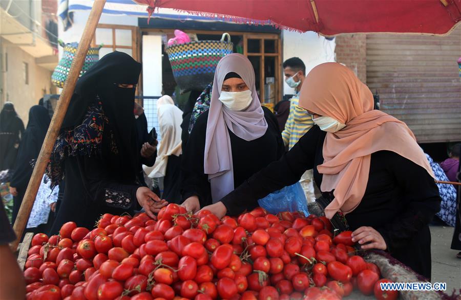 EGYPT-GIZA-COVID-19-SATURDAY MARKET