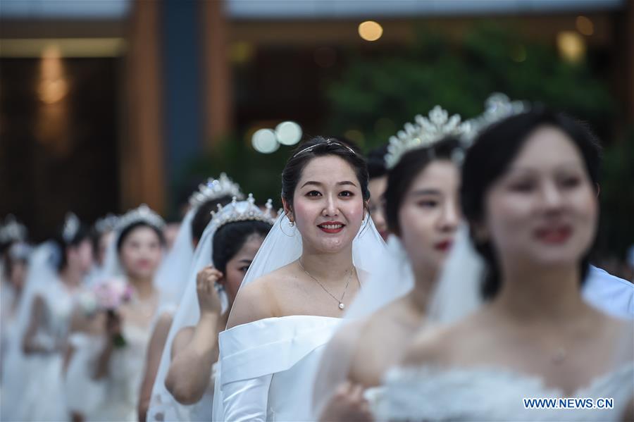 CHINA-HAINAN-BOAO-CORONAVIRUS FIGHTERS-GROUP WEDDING (CN)