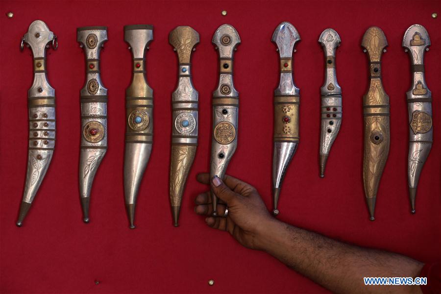 MIDEAST-GAZA-KHAN YOUNIS-TRADITIONAL DAGGER-CRAFTSMAN