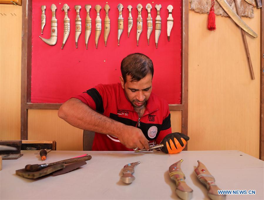 MIDEAST-GAZA-KHAN YOUNIS-TRADITIONAL DAGGER-CRAFTSMAN