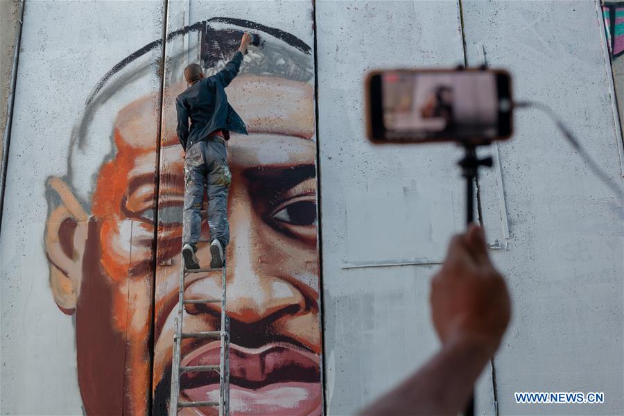 MIDEAST-BETHLEHEM-GEORGE FLOYD-MURAL