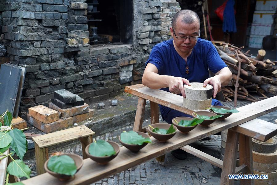 (MASTEROFCRAFTS)CHINA-JIANGXI-PORCELAIN-LEAF CUP (CN)