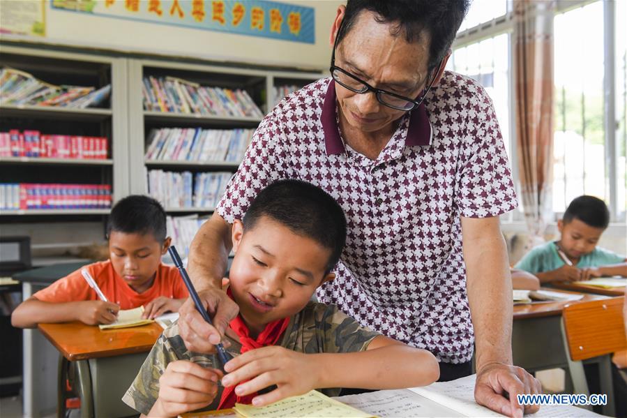 CHINA-GUANGXI-WUXUAN-RURAL TEACHER (CN)