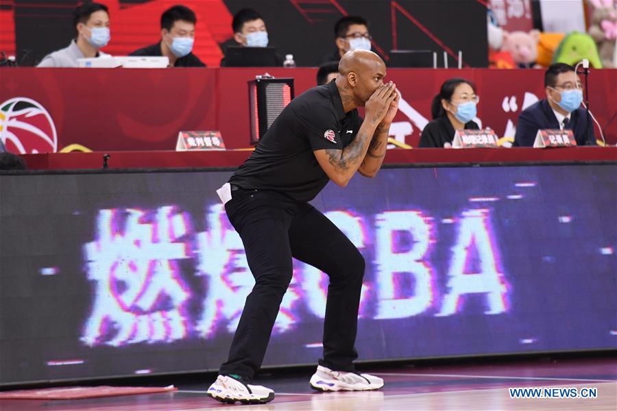 (SP)CHINA-DONGGUAN-BASKETBALL-CBA LEAGUE-BEIJING ROYAL FIGHTERS VS SHANDONG HEROES (CN)