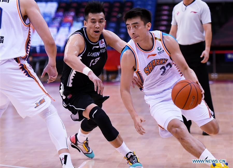 (SP)CHINA-QINGDAO-BASKETBALL-CBA LEAGUE-SHANGHAI VS LIAONING (CN)