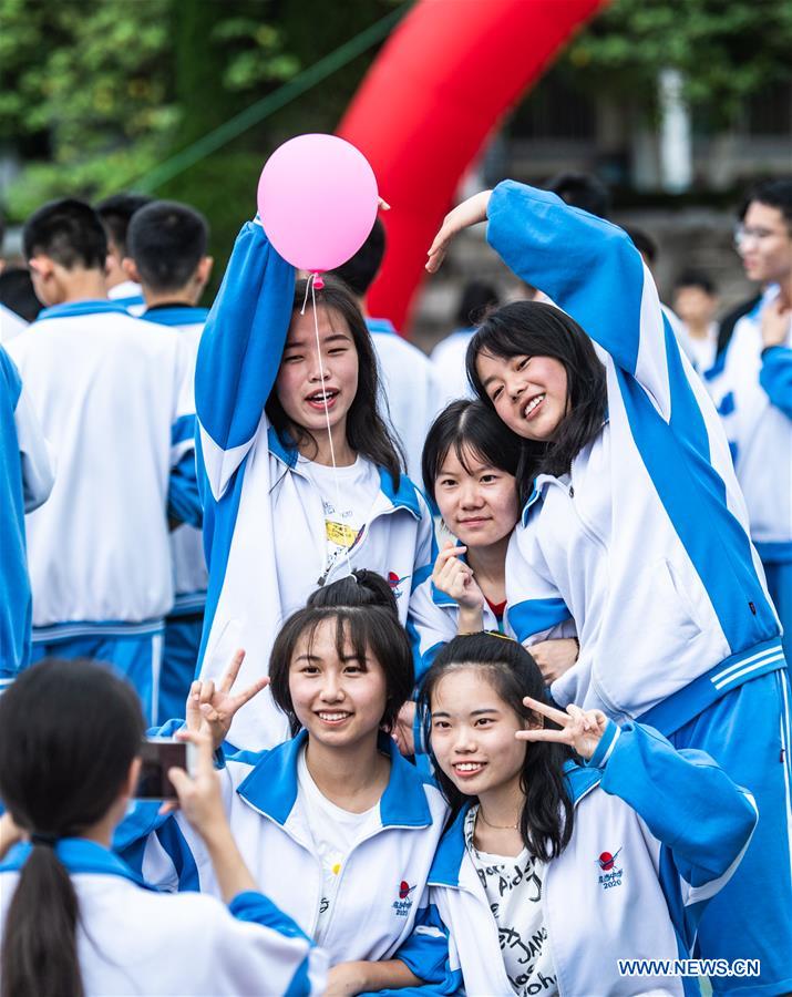 CHINA-GUIYANG-HIGH SCHOOL-GRADUATION CEREMONY(CN)