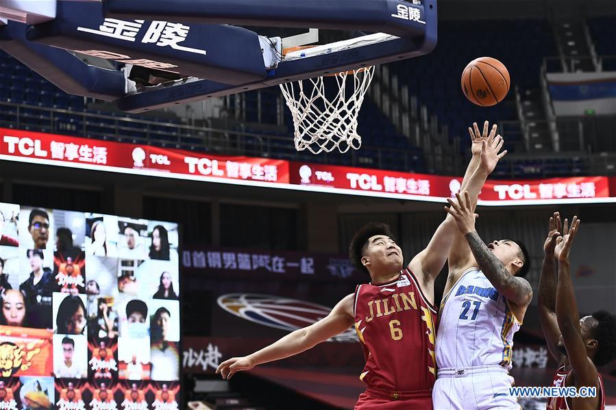 (SP)CHINA-QINGDAO-BASKETBALL-CBA LEAGUE-BEIJING VS JILIN (CN)