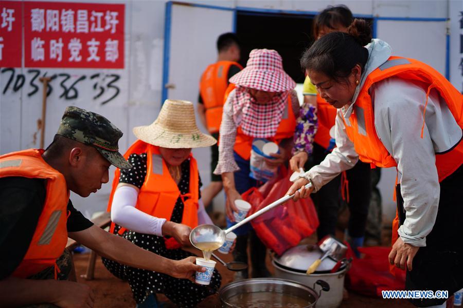 CHINA-JIANGXI-POYANG-FLOOD CONTROL-ELDER WOMAN VOLUNTEERS (CN)