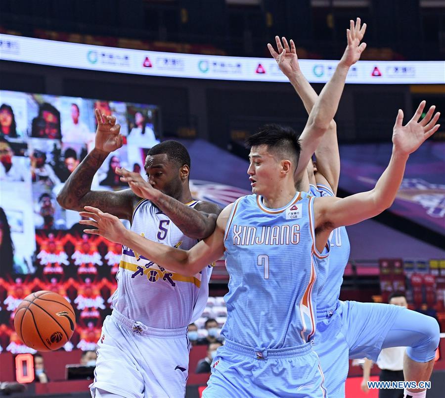 (SP)CHINA-QINGDAO-BASKETBALL-CBA LEAGUE-BEIJING ROYAL FIGHTERS VS XINJIANG FLYING TIGERS (CN)