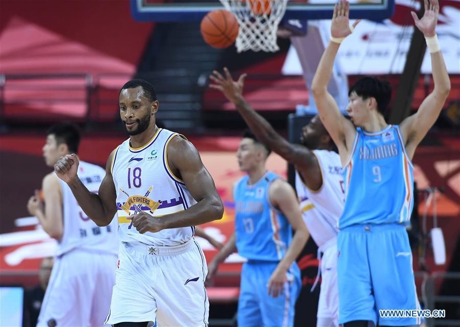 (SP)CHINA-QINGDAO-BASKETBALL-CBA LEAGUE-BEIJING ROYAL FIGHTERS VS XINJIANG FLYING TIGERS (CN)