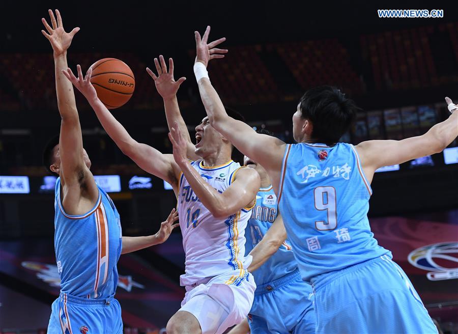 (SP)CHINA-QINGDAO-BASKETBALL-CBA LEAGUE-FUJIAN STURGEONS VS XINJIANG FLYING TIGERS(CN)