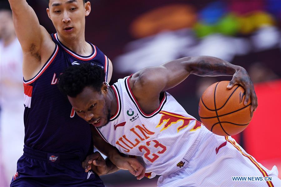 (SP)CHINA-QINGDAO-BASKETBALL-CBA LEAGUE-JILIN NORTHEAST TIGERS VS GUANGZHOU LOONG LIONS(CN)