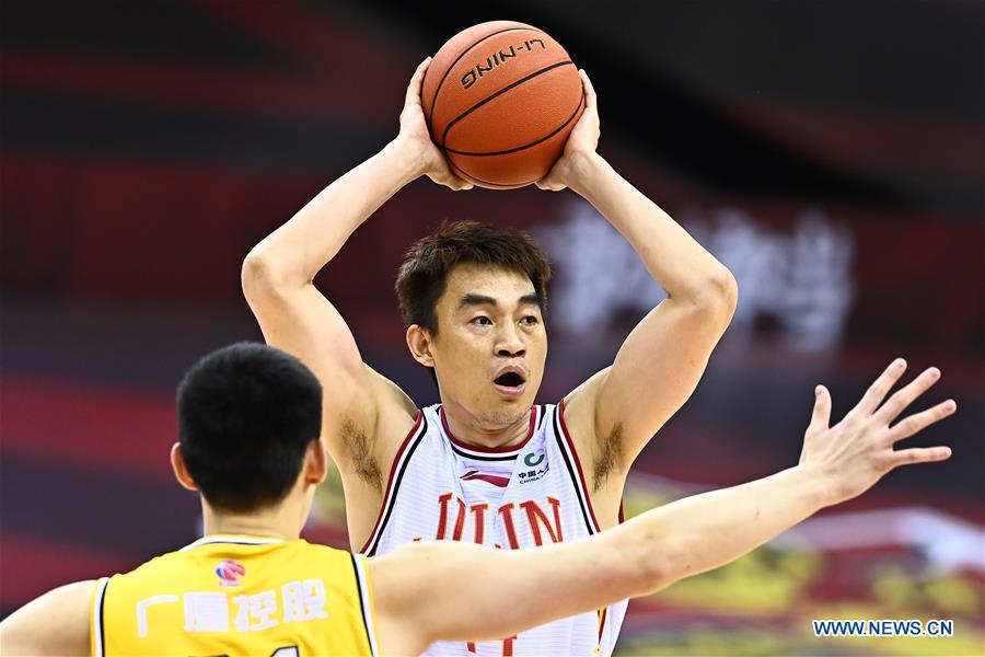 (SP)CHINA-QINGDAO-BASKETBALL-CBA LEAGUE-JILIN NORTHEAST TIGERS VS ZHEJIANG LIONS (CN)