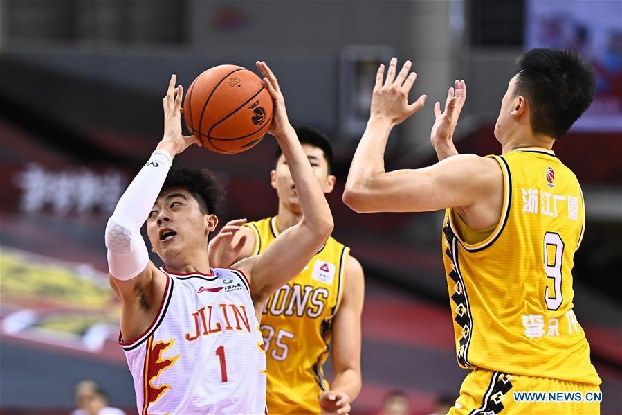 (SP)CHINA-QINGDAO-BASKETBALL-CBA LEAGUE-JILIN NORTHEAST TIGERS VS ZHEJIANG LIONS (CN)