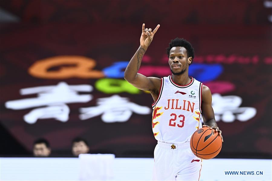 (SP)CHINA-QINGDAO-BASKETBALL-CBA LEAGUE-JILIN NORTHEAST TIGERS VS ZHEJIANG LIONS (CN)