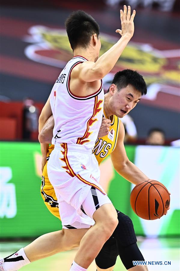 (SP)CHINA-QINGDAO-BASKETBALL-CBA LEAGUE-JILIN NORTHEAST TIGERS VS ZHEJIANG LIONS (CN)