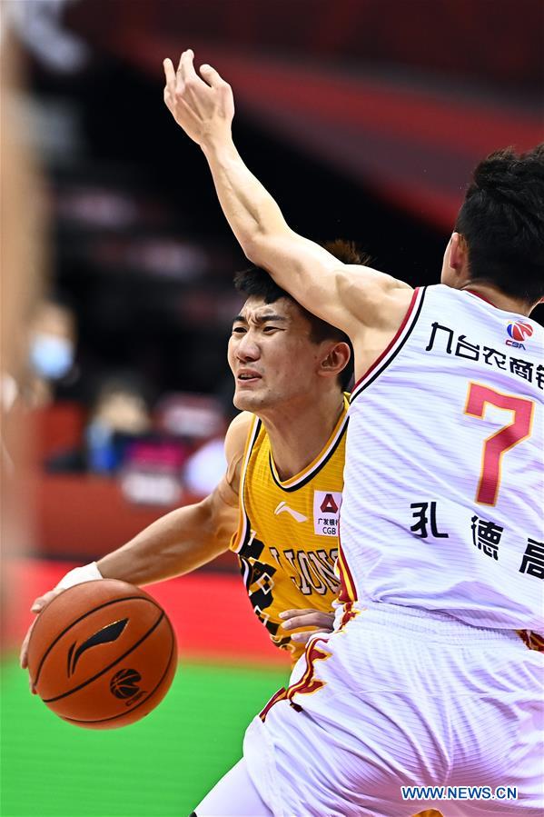 (SP)CHINA-QINGDAO-BASKETBALL-CBA LEAGUE-JILIN NORTHEAST TIGERS VS ZHEJIANG LIONS (CN)