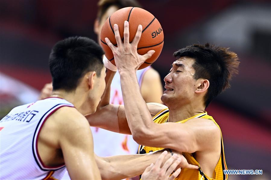 (SP)CHINA-QINGDAO-BASKETBALL-CBA LEAGUE-JILIN NORTHEAST TIGERS VS ZHEJIANG LIONS (CN)