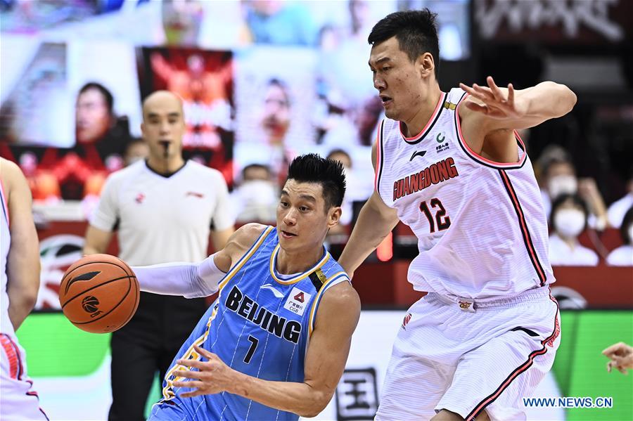 (SP)CHINA-QINGDAO-BASKETBALL-CBA LEAGUE-BEIJING DUCKS VS GUANGDONG SOUTHERN TIGERS (CN)