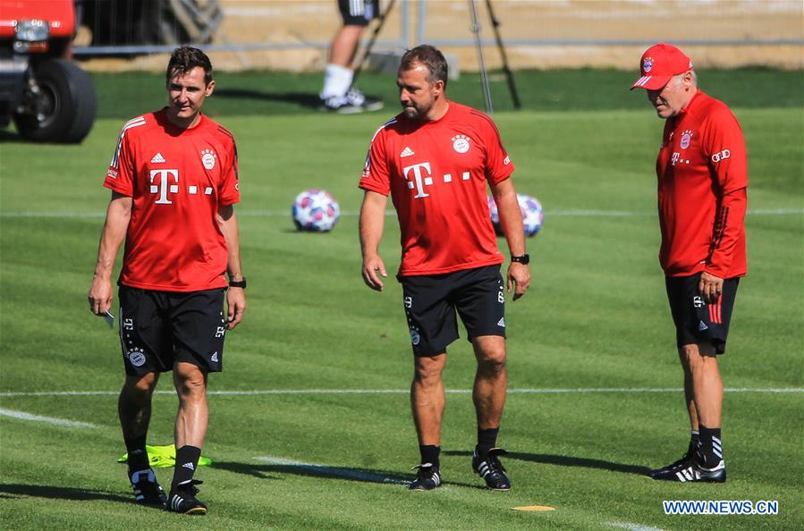 (SP)GERMANY-MUNICH-FOOTBALL-BAYERN MUNICH-TEAM TRAINING