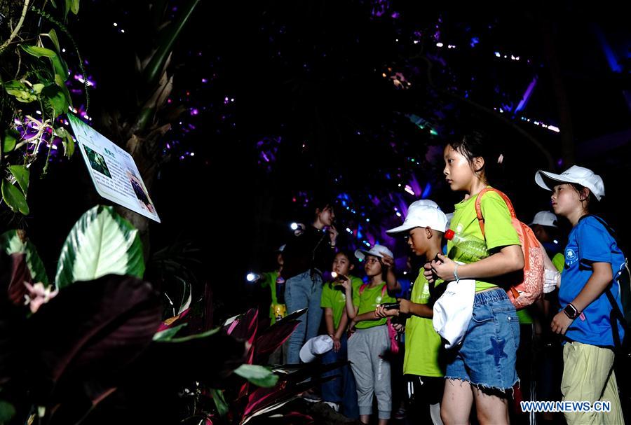 CHINA-SHANGHAI-BOTANICAL GARDEN-NIGHT TOUR (CN)