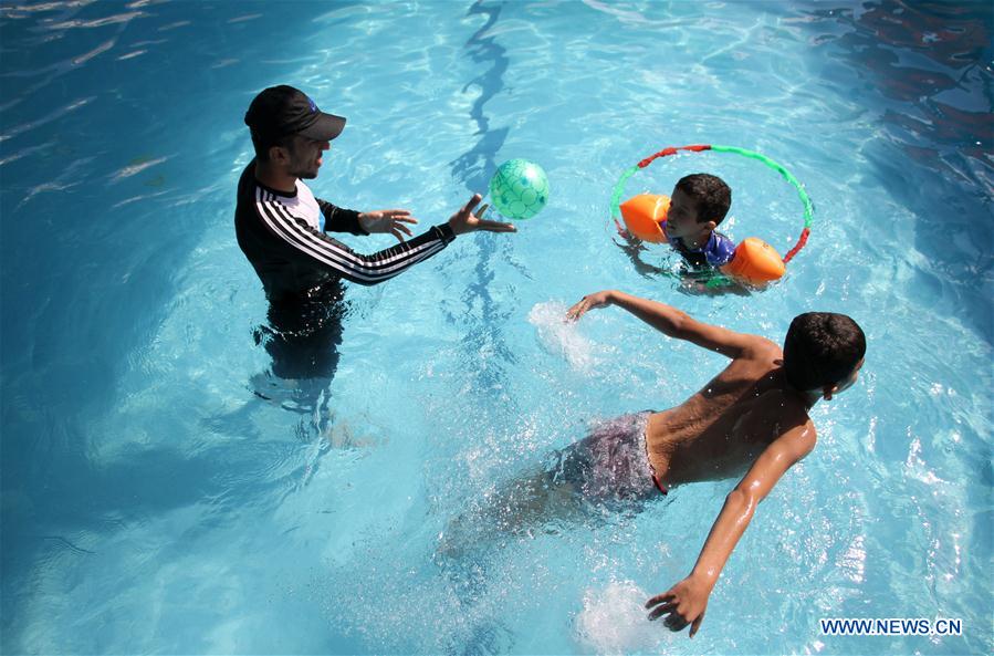 MIDEAST-GAZA-AUTISTIC CHILDREN-SWIMMING