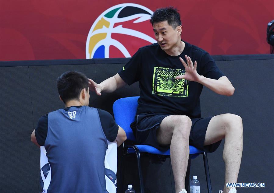 (SP)CHINA-QINGDAO-BASKETBALL-CBA LEAGUE-GUANGDONG-TRAINING (CN)