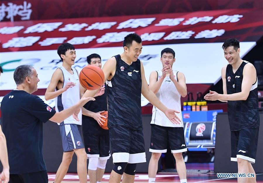 (SP)CHINA-QINGDAO-BASKETBALL-CBA LEAGUE-LIAONING-TRAINING (CN)