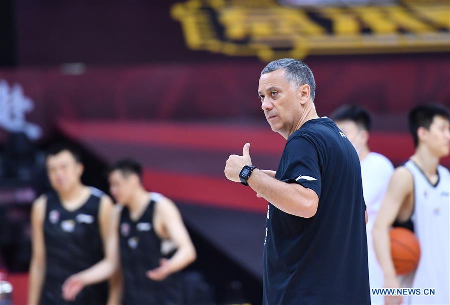 (SP)CHINA-QINGDAO-BASKETBALL-CBA LEAGUE-LIAONING-TRAINING (CN)