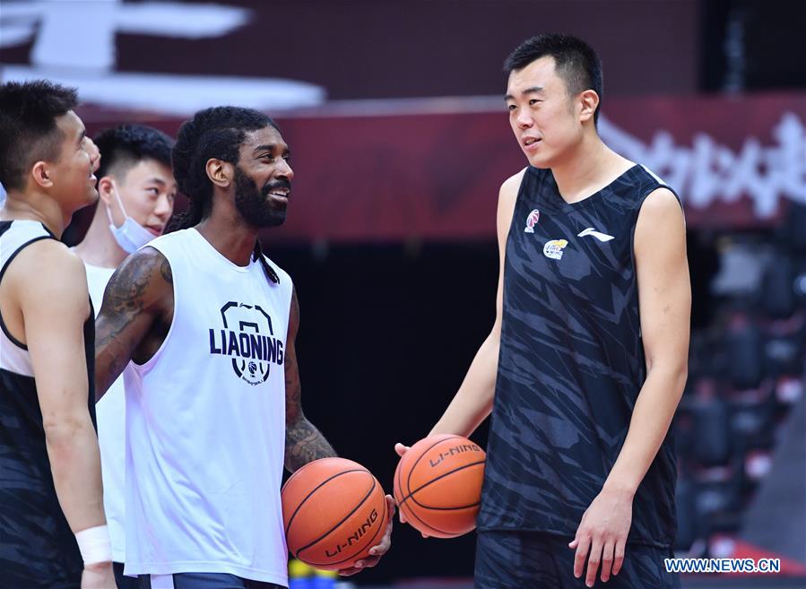 (SP)CHINA-QINGDAO-BASKETBALL-CBA LEAGUE-LIAONING-TRAINING (CN)