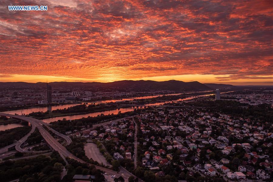 AUSTRIA-VIENNA-SUNSET-CITY VIEW