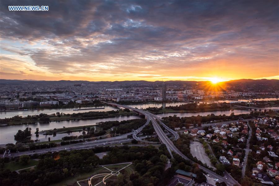 AUSTRIA-VIENNA-SUNSET-CITY VIEW