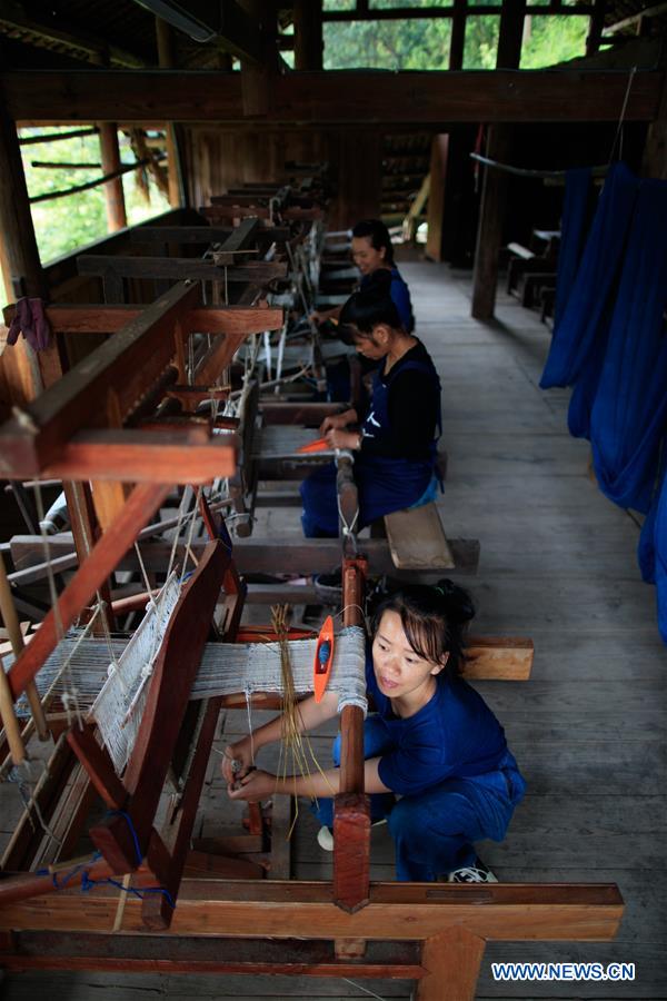 CHINA-GUIZHOU-DONG VILLAGE-CLOTH MAKING (CN)