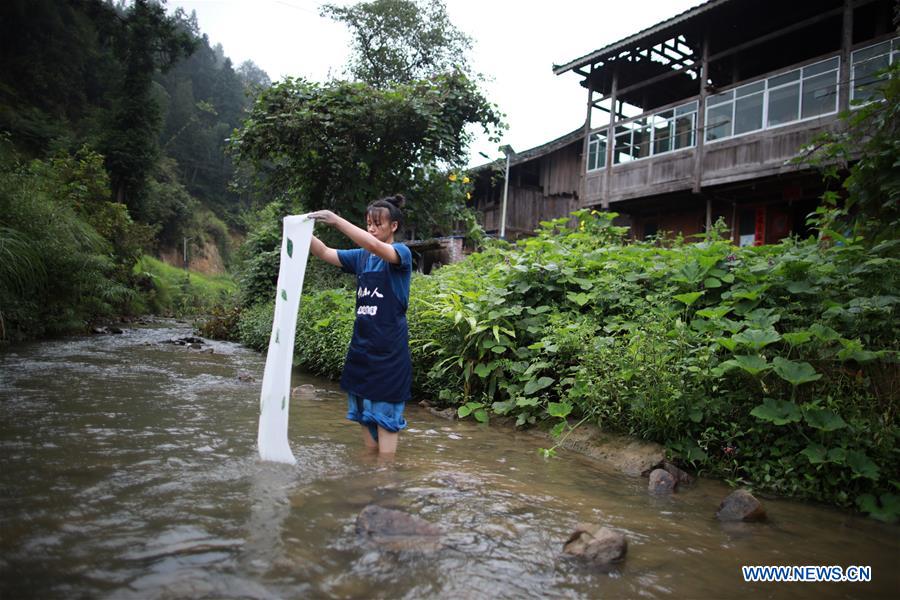 CHINA-GUIZHOU-DONG VILLAGE-CLOTH MAKING (CN)